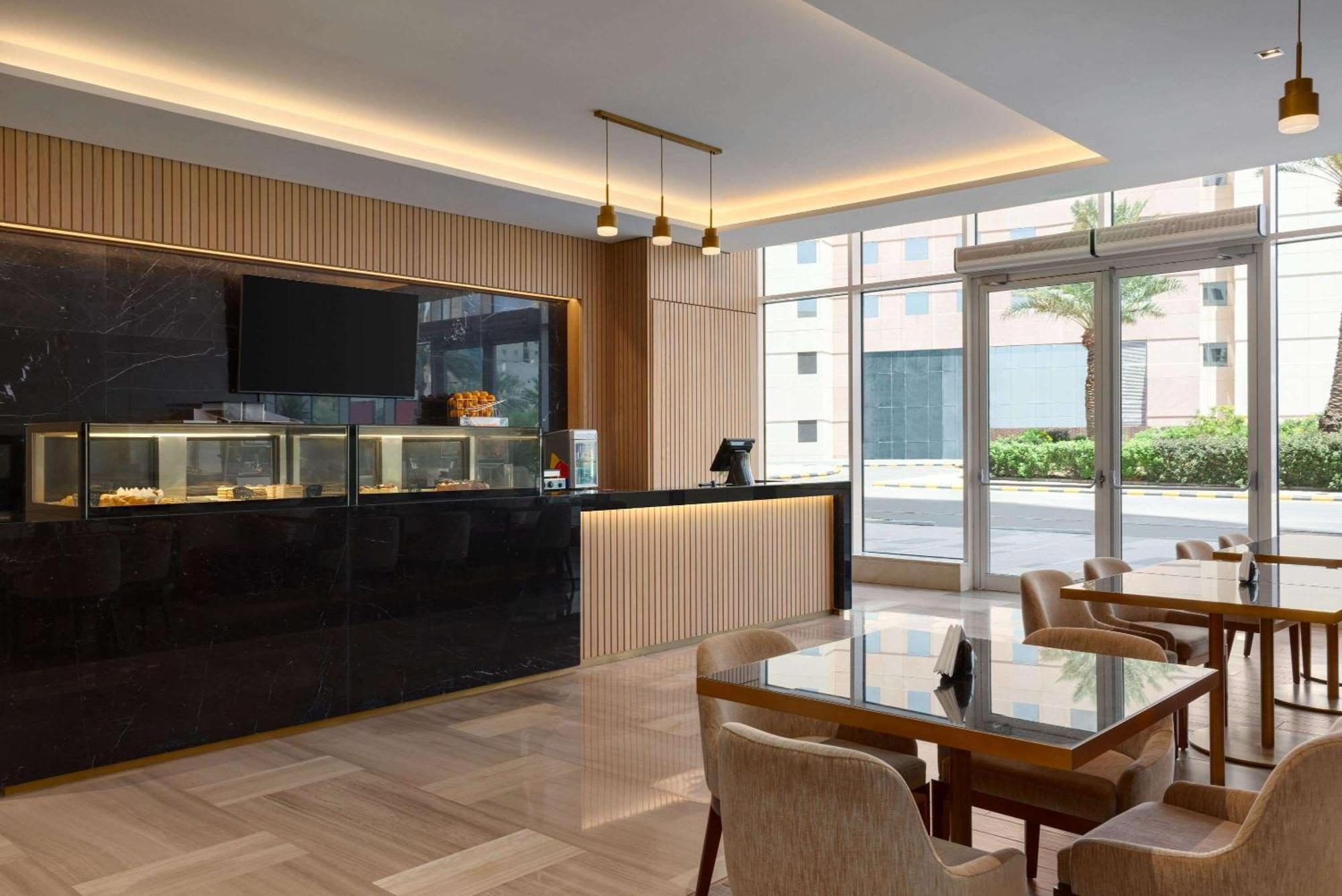Ramada By Wyndham Riyadh King Fahd Road Exterior photo The Lounge at KLIA