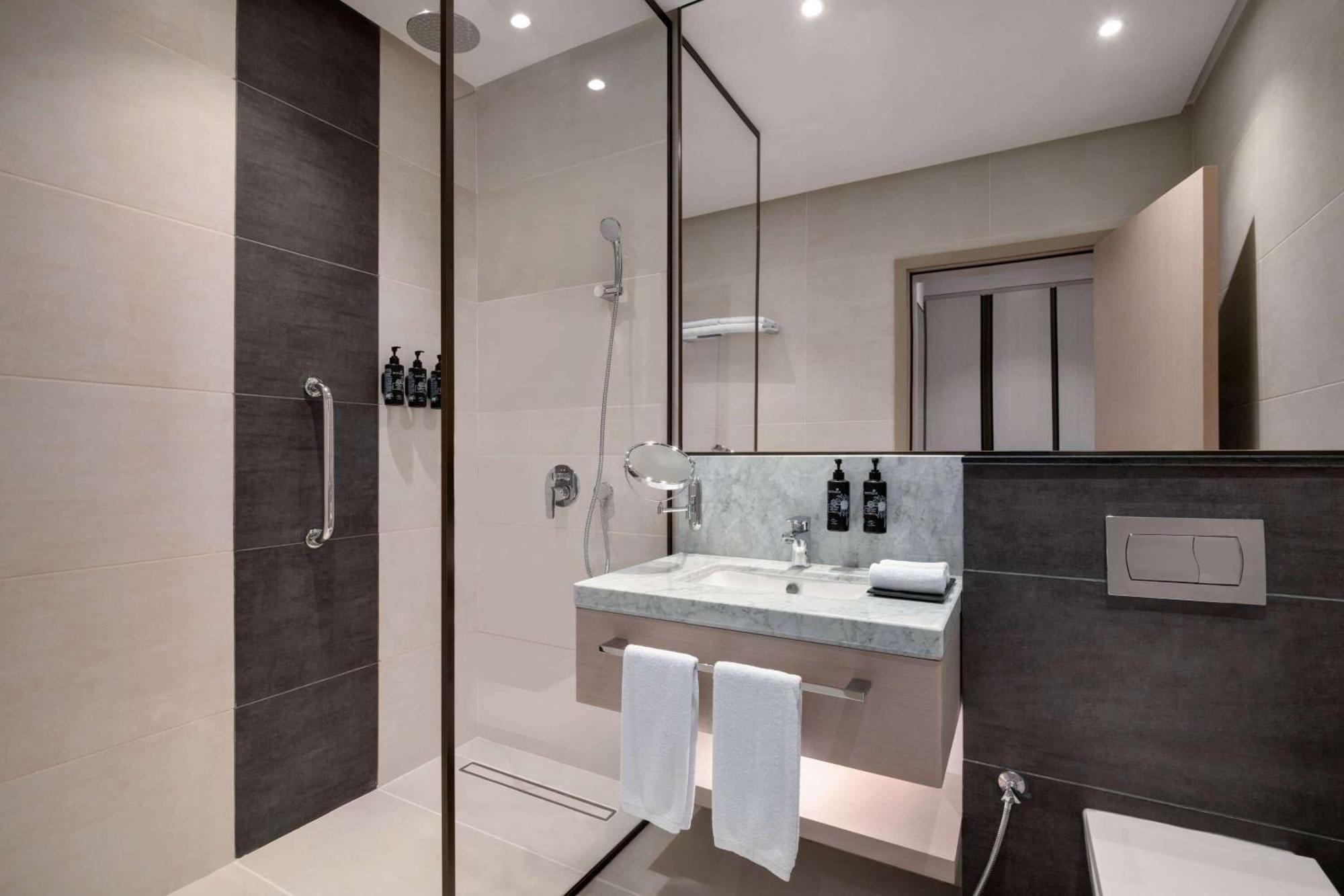 Ramada By Wyndham Riyadh King Fahd Road Exterior photo Bathroom
