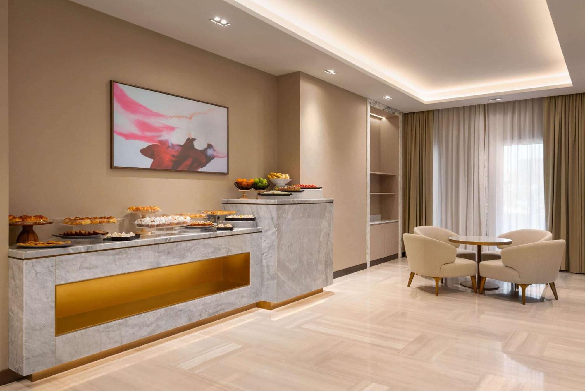 Ramada By Wyndham Riyadh King Fahd Road Exterior photo The lounge at the airport
