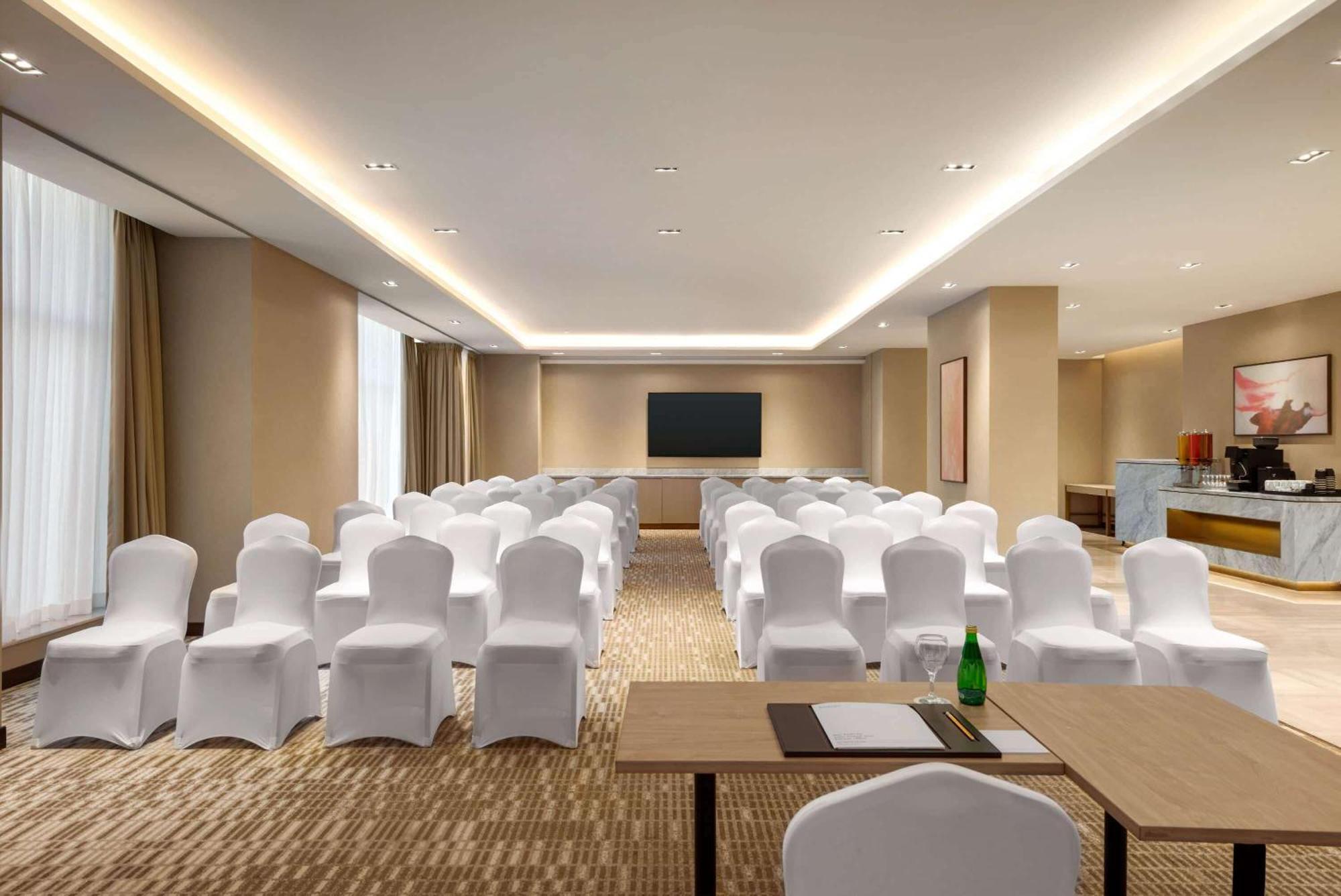 Ramada By Wyndham Riyadh King Fahd Road Hotel Exterior photo Meeting room